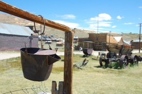 The well, all rusted and abandoned. (Bodie, a Ghost Town) The well, all rusted and abandoned. (Bodie, a Ghost Town)