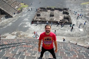 The crazy steep steps of the Moon Pyramid. (Teotihuacán)