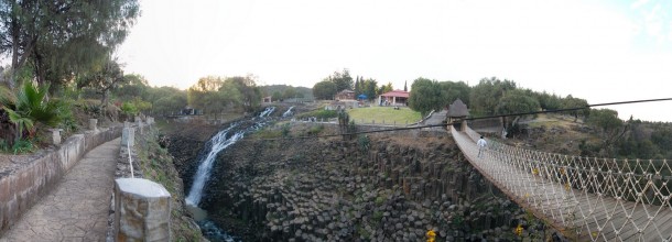 Panorama over the Los Prismas walkway, bridge and waterfall. (Hidalgo) Panorama over the Los Prismas walkway, bridge and waterfall. (Hidalgo)