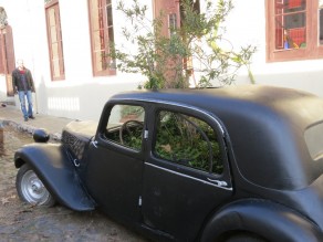 High time for the owner to clean out his car! (Colonia del Sacramento)