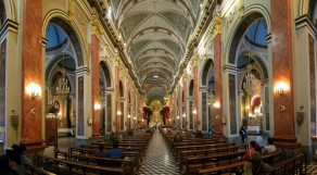 The inside of the cathedral looks impressive, but it is all fake. (Salta) The inside of the cathedral looks impressive, but it is all fake. (Salta)