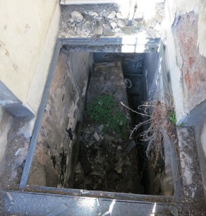 There are surprisingly many open graves. (Buenos Aires In Four Days) There are surprisingly many open graves. (Buenos Aires In Four Days)