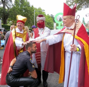 Yet as an agnostic, I couldn’t help but get blessed! (Mardi Gras) Yet as an agnostic, I couldn’t help but get blessed! (Mardi Gras)