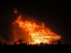 The Man and his crashing saucer! (Burning Man 2013) The Man and his crashing saucer! (Burning Man 2013)