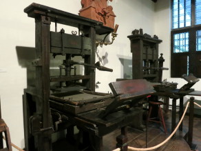 The world’s two oldest printing presses (Gaming in Antwerp)