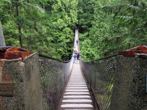 Lynn Canyon Bridge (Vancouver Travel Guide) Lynn Canyon Bridge (Vancouver Travel Guide)