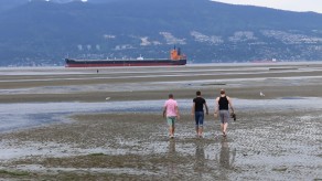 Low tide at the Spanish Banks (Vancouver Travel Guide) Low tide at the Spanish Banks (Vancouver Travel Guide)
