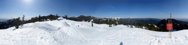 Snowshoeing around Grouse Mountain (Vancouver Travel Guide) Snowshoeing around Grouse Mountain (Vancouver Travel Guide)