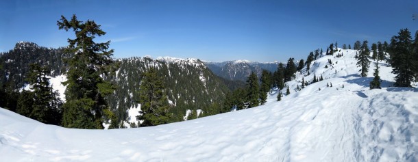 Snowshoeing around Grouse Mountain (Vancouver Travel Guide)