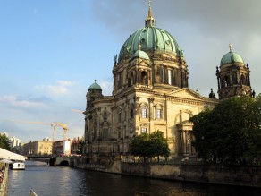 Ehh. Some … large church. Of some kind. (Berlin and Tuntenhaus) Ehh. Some … large church. Of some kind. (Berlin and Tuntenhaus)