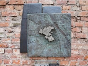 Part of the wall that formed the Jewish ghetto/prison. (Warsaw Wedding) Part of the wall that formed the Jewish ghetto/prison. (Warsaw Wedding)