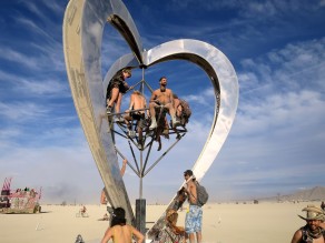 My heart is spinning (Burning Man 2015) My heart is spinning (Burning Man 2015)