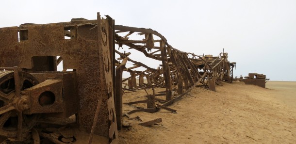 Fake ghost oil rig (Skeleton Coast) Fake ghost oil rig (Skeleton Coast)